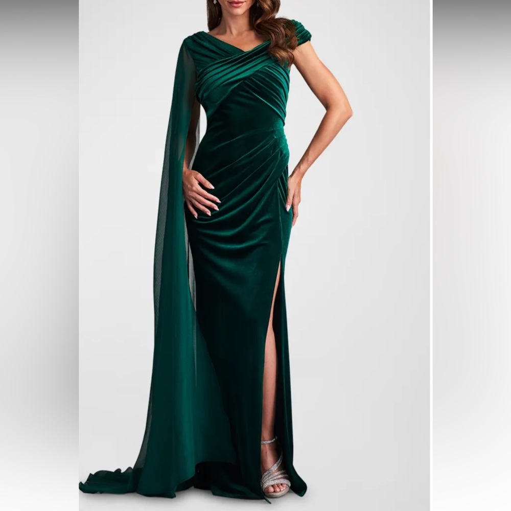 Tadashi Shoji Women's Pleated Crossover Cape Velvet Gown size LARGE worn once